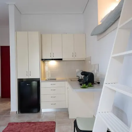 Delphian Colors - Red Edition By Filos Inc Apartmán