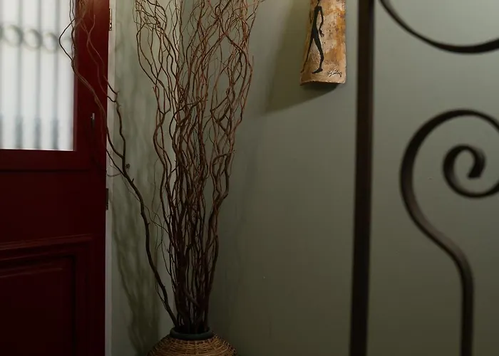 Appartement Delphian Colors - Red Edition By Filos Inc