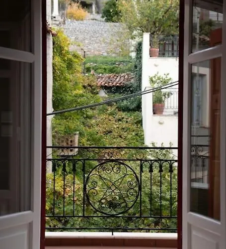 Delphian Colors - Red Edition By Filos Inc Appartement *